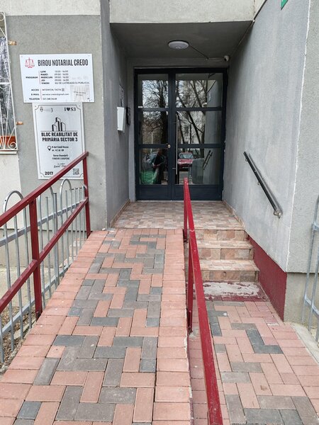 Titan, Camil Ressu, 200 m Metrou Nicolae Grigorescu.