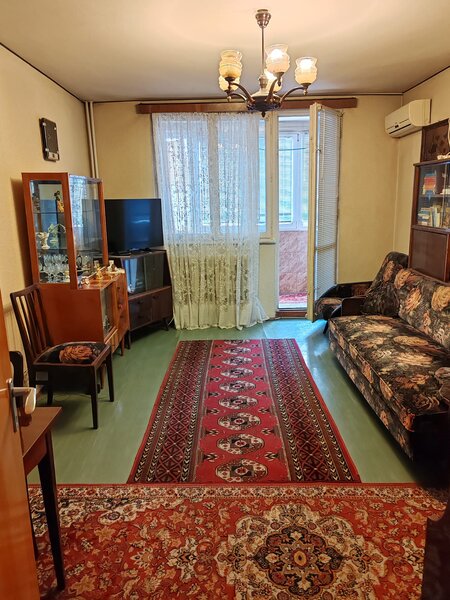 Titan, Camil Ressu, 200 m Metrou Nicolae Grigorescu.