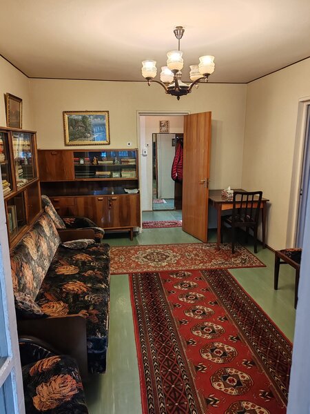 Titan, Camil Ressu, 200 m Metrou Nicolae Grigorescu.