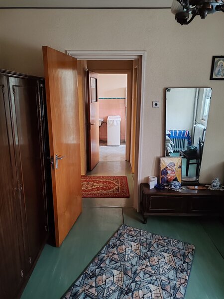 Titan, Camil Ressu, 200 m Metrou Nicolae Grigorescu.